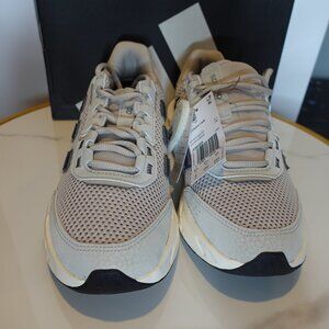 NEW ADIDAS Astrastar Shoes Running Lifestyle clouds Sport Size 8 Women's Grey
